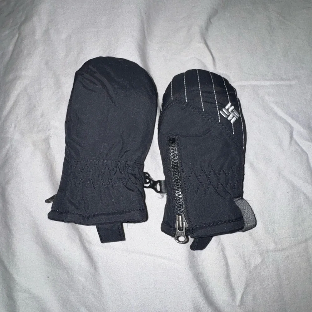 Columbia Infant Zip Up Mittens Black and White Baby Winter Snow Gloves One Size